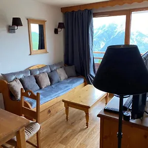 https://skis-aux-pieds-station-1800-dame-blanche.fr-provencehotel.com